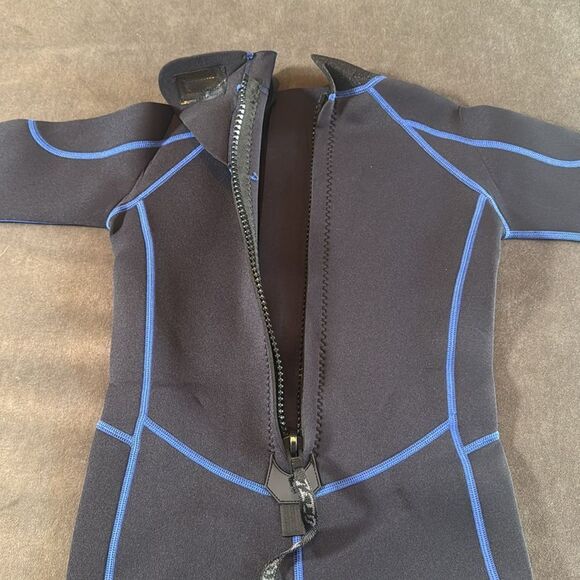 Kids Full Body Wetsuit Unisex Neoprene 2.5mm Black Zip Back Closure Size M NEW - Picture 9 of 11